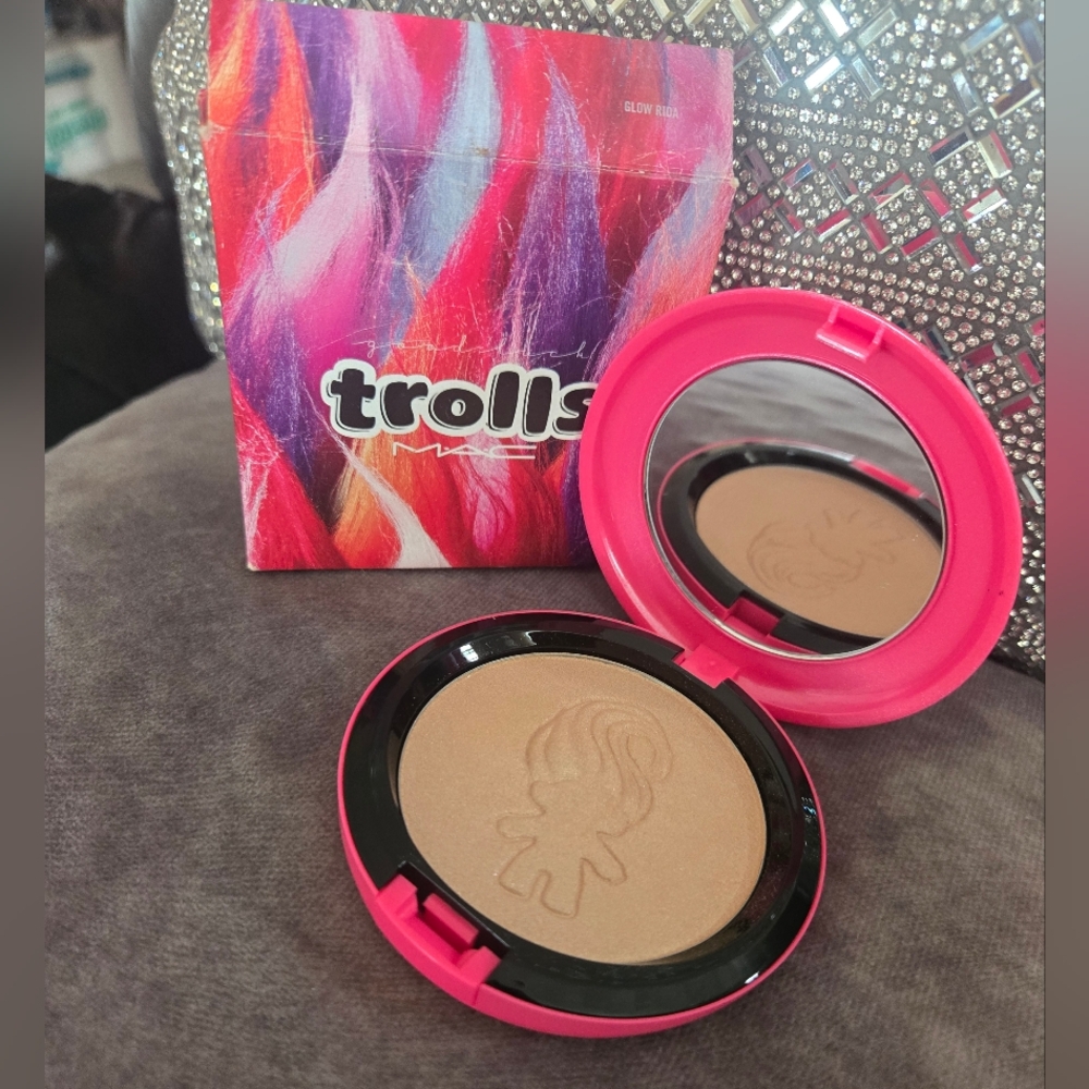 Trolls X MAC Beauty Powder